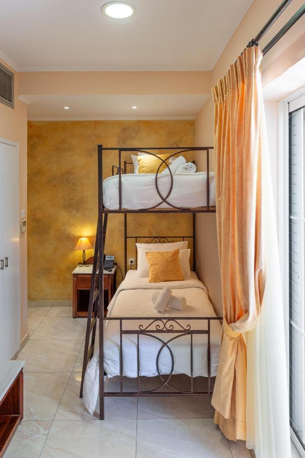 Marble House Hotel *